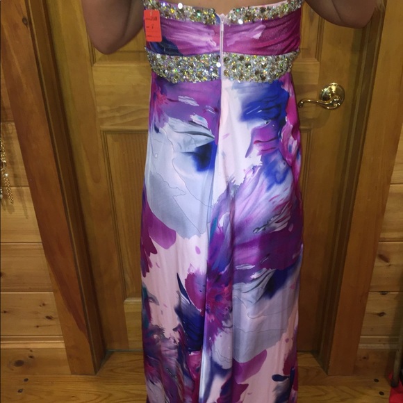 Never wore! Prom dress🌸 - Picture 7 of 8